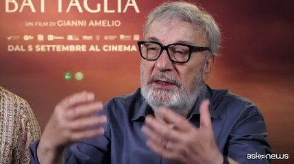 Borghi tra i soldati in guerra nel "Campo di battaglia" di Amelio