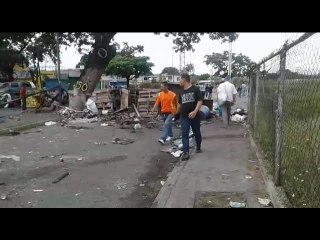 Barricadas en la Avenida Fuerzas Aéreas de Maracay