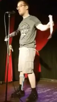 I started doing comedy in middle school which led me to this old gig in London in 2017. The subtitles are in dutch because i have a english mother and dutch father. I have my own youtube channel called tromp entertainment where i also put the gigs on too