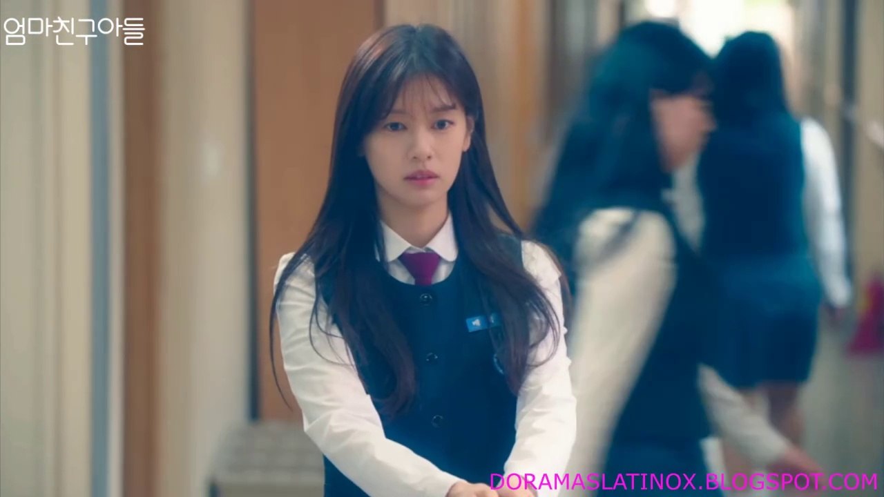 Amor en La Puerta de al Lado Trailer Español Audio Latino - 엄마 친구 아들