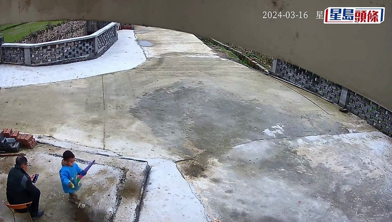 Criança de 3 anos morre afogada após avô se distrair com celular