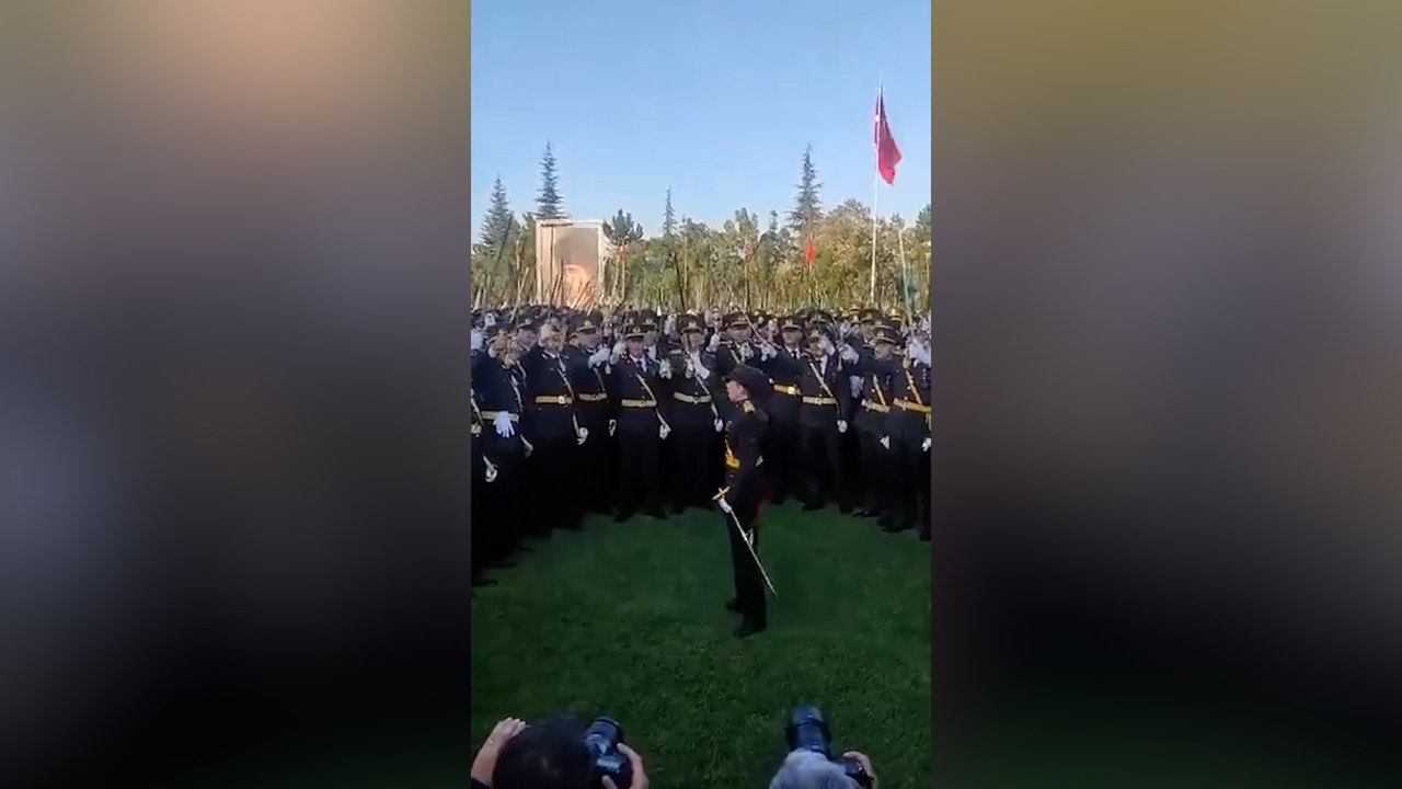 Kara Harp Okulu mezuniyetinde, teğmenlerden 'Mustafa Kemal'in askerleriyiz' sloganı!