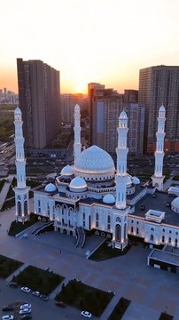 عجب بات ہے دنیا کو پانے کیلئے انسان ہاتھ پاؤں مارتا ہے لیکن اللہ کیلئے مشقت نہیں اٹھانا چاہتا__._._._._._._._._.__._._._[(