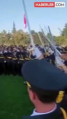 Kara Harp Okulu mezuniyet töreninde teğmenler "Mustafa Kemal'in askerleriyiz" sloganı attı