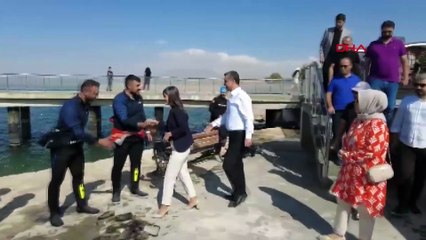 Van Gölü'nde dalgıçlardan 'dip' temizliği