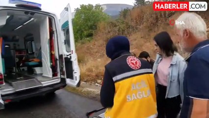 Otomobil takla attı: Yaralıların yardımına nöbetten çıkan sağlıkçılar koştu