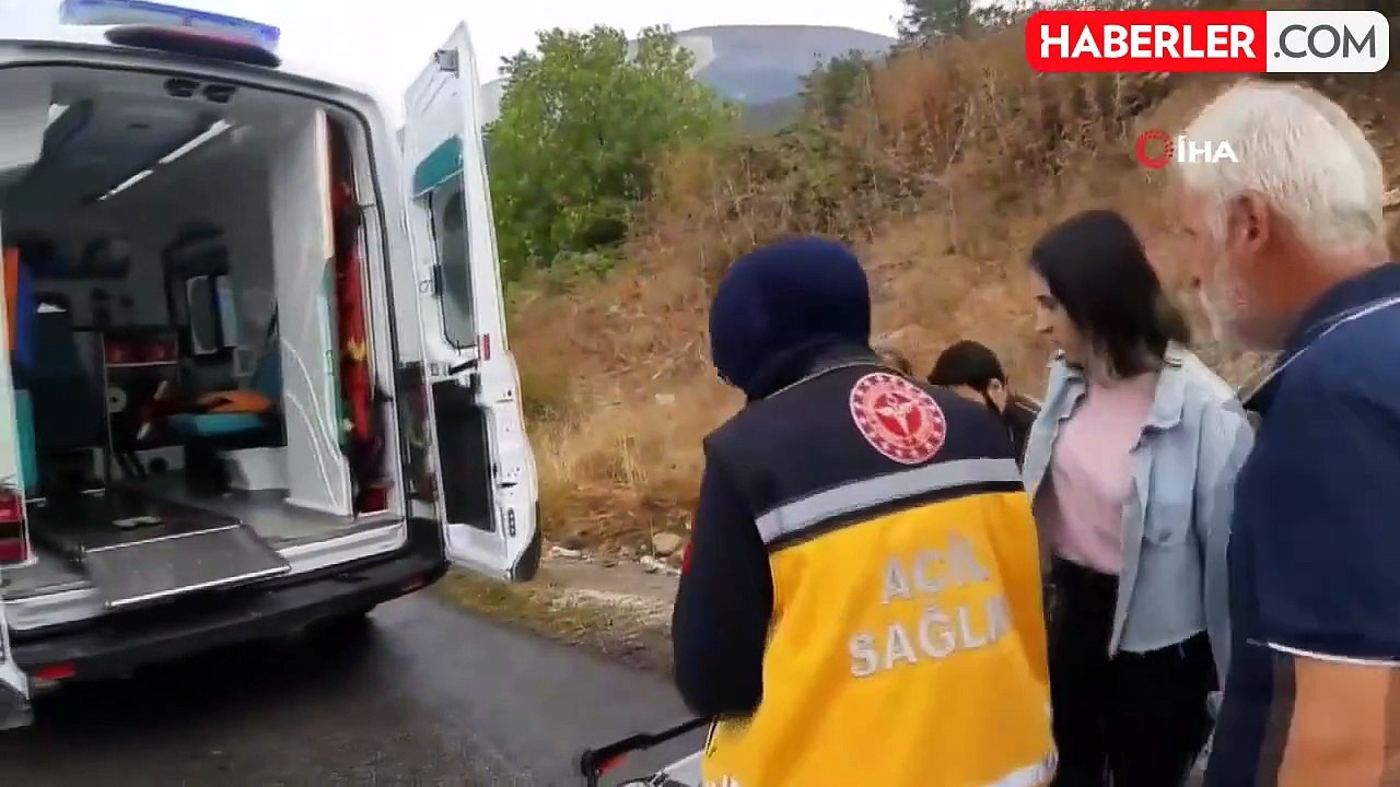 Otomobil takla attı: Yaralıların yardımına nöbetten çıkan sağlıkçılar koştu