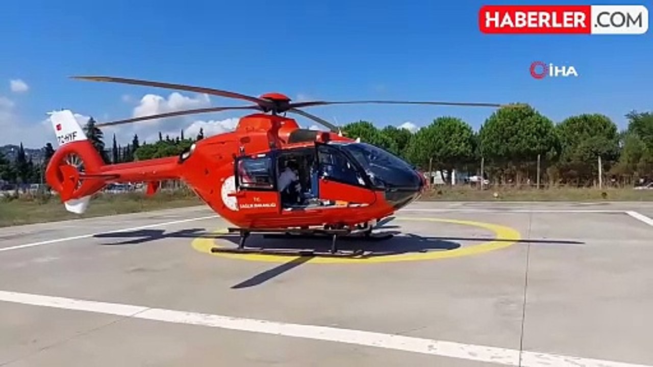 Baygınlık geçiren yaşlı kadın ambulans helikopterle hastaneye sevk edildi