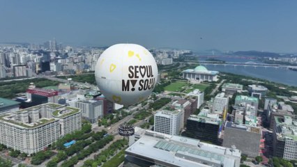 보름달 기구 타고 '두둥실'...9월의 첫날 도심 속으로 / YTN