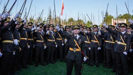 Yeni mezun teğmenler 'Mustafa Kemal'in askerleriyiz' sloganları attı
