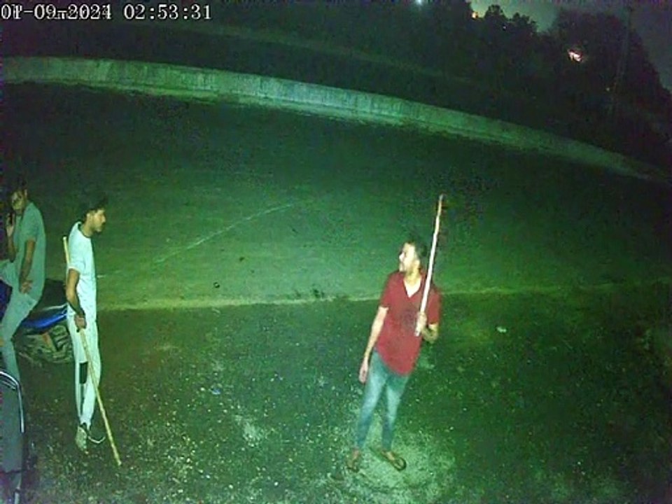 रतलाम मेडिकल कॉलेज के हॉस्टल में रात 3 बजे जमकर बवाल