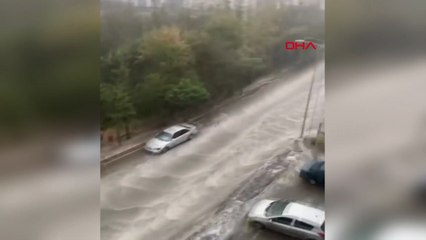 Ankara’da sağanak yaşamı olumsuz etkiledi, yollar göle döndü