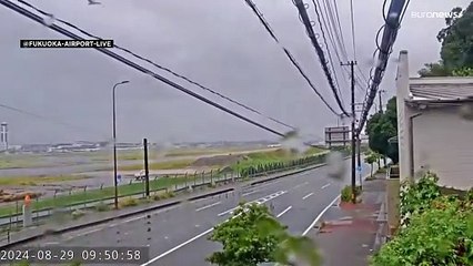 اليابان: طائرات تتأرجح بالهواء وتلغي هبوطها بمطار فوكوكا.. فرياح إعصار شانشان بالمرصاد