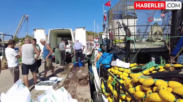 İzmir'de av yasağı sona erdi, balıkçılar denize açıldı