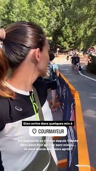 Marine Lorphelin soutient son compagnon Stan lors de l'Ultra-Trail du Mont-Blanc.