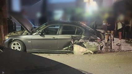 60대 운전 승용차, 주차차량 3대 연달아 들이받아 / YTN