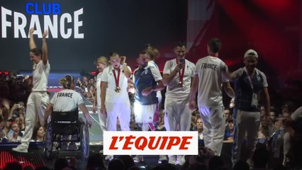L'équipe de France de para aviron ambiance le Club France - Paralympiques - Paris 2024