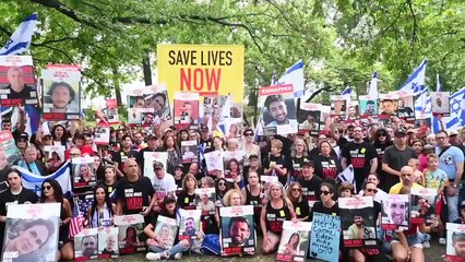 Central Park demonstrators call on Netanyahu to reach hostage release deal after 6 bodies were recovered in Gaza