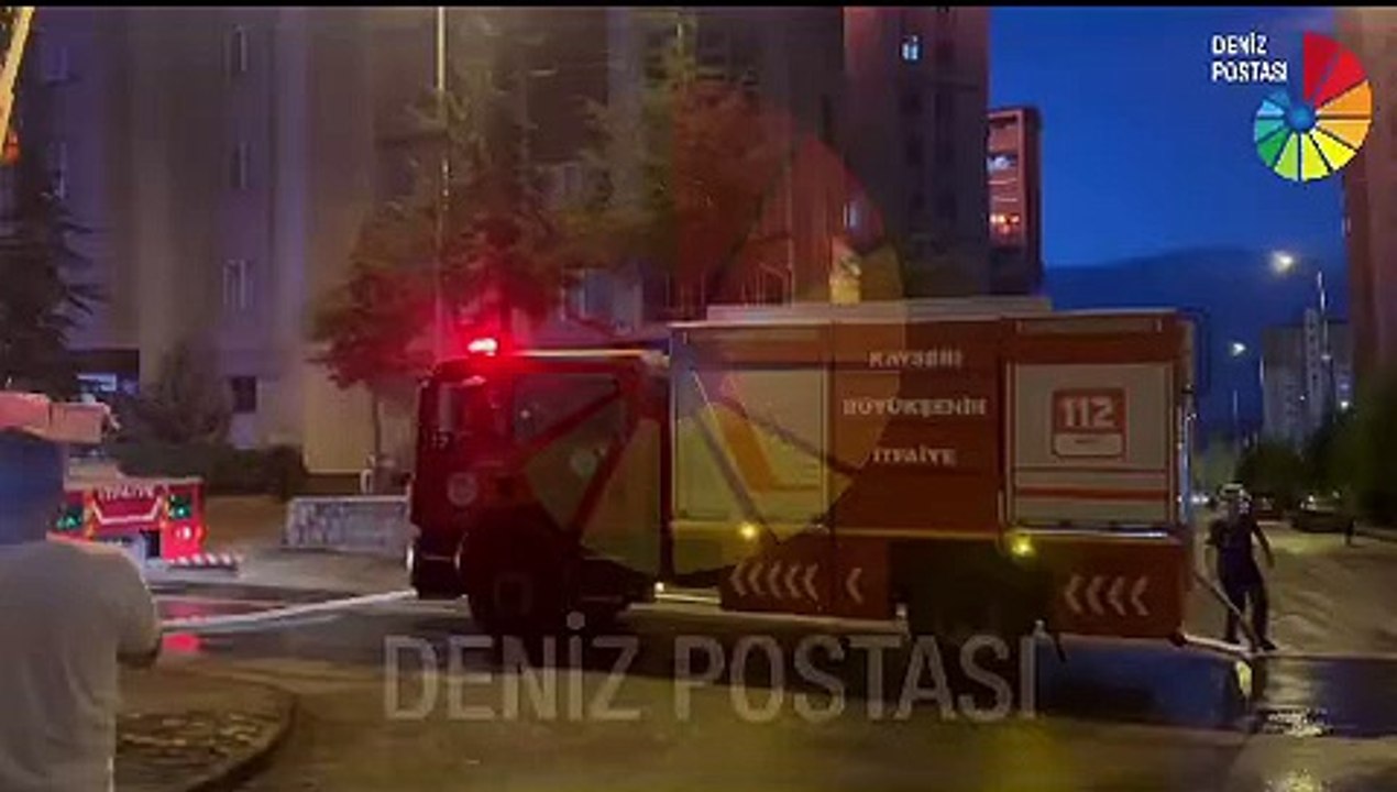 Kayseri'de Yangın Binanın Çatısı Alev Aldı!