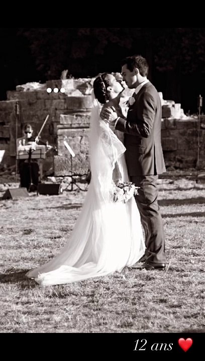 Faustine Bollaert a dévoilé un cliché inédit de ses noces avec Maxime Chattam pour célébrer leur 12e anniversaire de mariage samedi 31 août 2024.