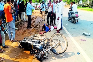 मेगा हाईवे पर डिवाइटर, अनजान वाहन सवार हो रहे दुर्घटना के शिकार... देखें वीडियो ...