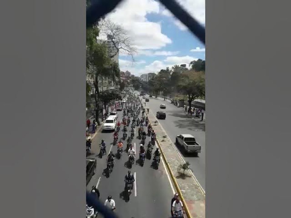 Video impresionante: una tropa interminable de motorizados salieron en defensa de Venezuela