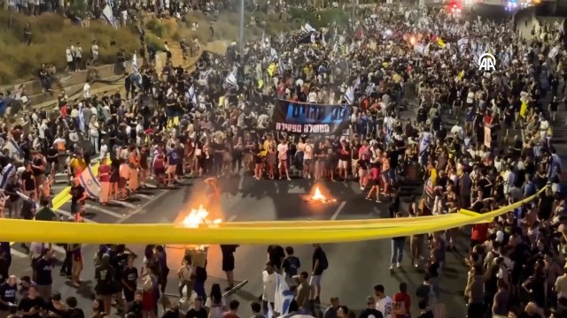 İsrailliler Gazze’de esir takası anlaşması ve erken seçim talebiyle gösteri düzenledi