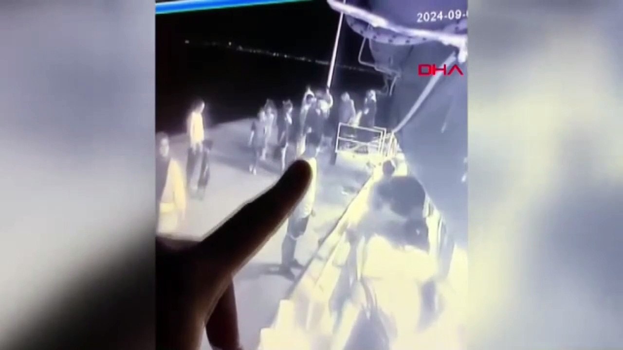 Bursa'da korku dolu anlar! Küçük çocuk iskele ve gemi arasındaki boşluktan denize düştü