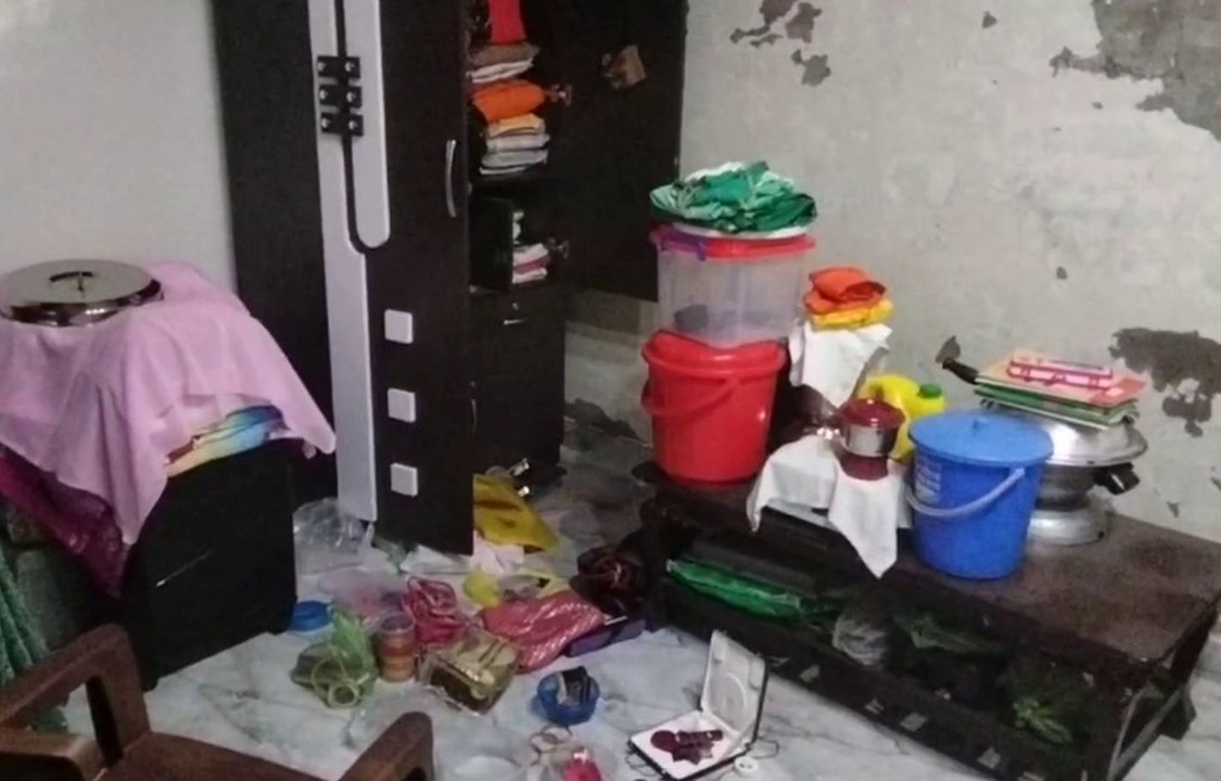 Video : कापरेन सुने मकान में चोरी की वारदात के  बाद फैले हुए सामान 