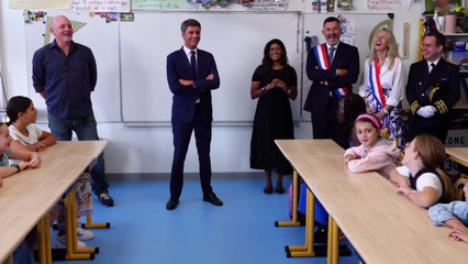 "Il est comment le président avec vous?": un élève de CM2 interroge Gabriel Attal lors de la rentrée