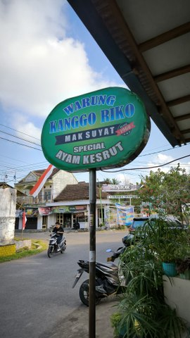 Sensasi Kuliner Banyuwangi Ayam Kesrut Segobang