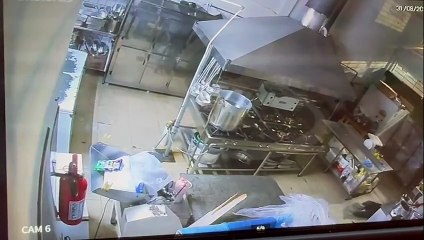 Bandido invade lanchonete Velha Amizade, no Jardim Botânico