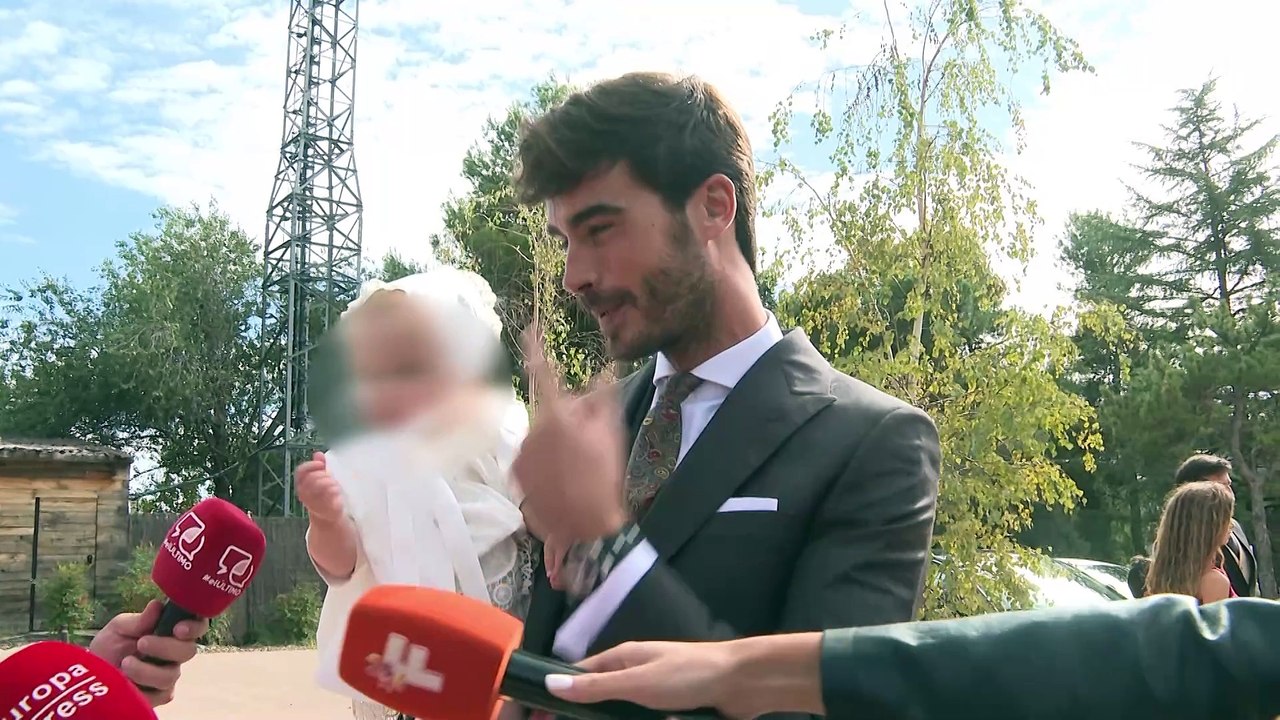 Marta Pombo y Luis Zamalloa dan la bienvenida a sus hijas mellizas y ya son familia numerosa