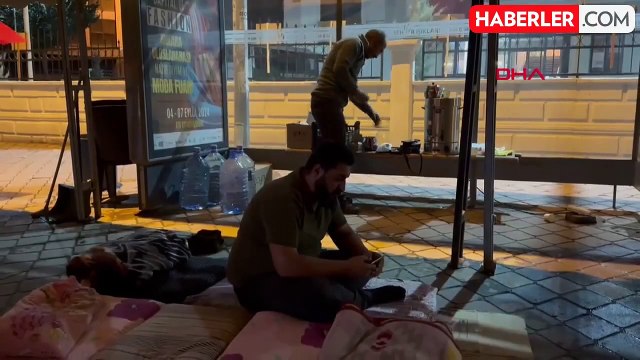 Iğdır Belediyesi'nde İşten Çıkarılan İşçiler Nöbet Eylemini Sürdürüyor