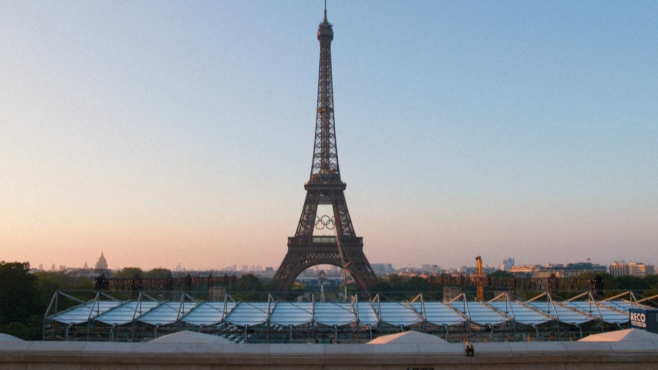 Anneaux olympiques sur la tour Eiffel: des Parisiens partagés