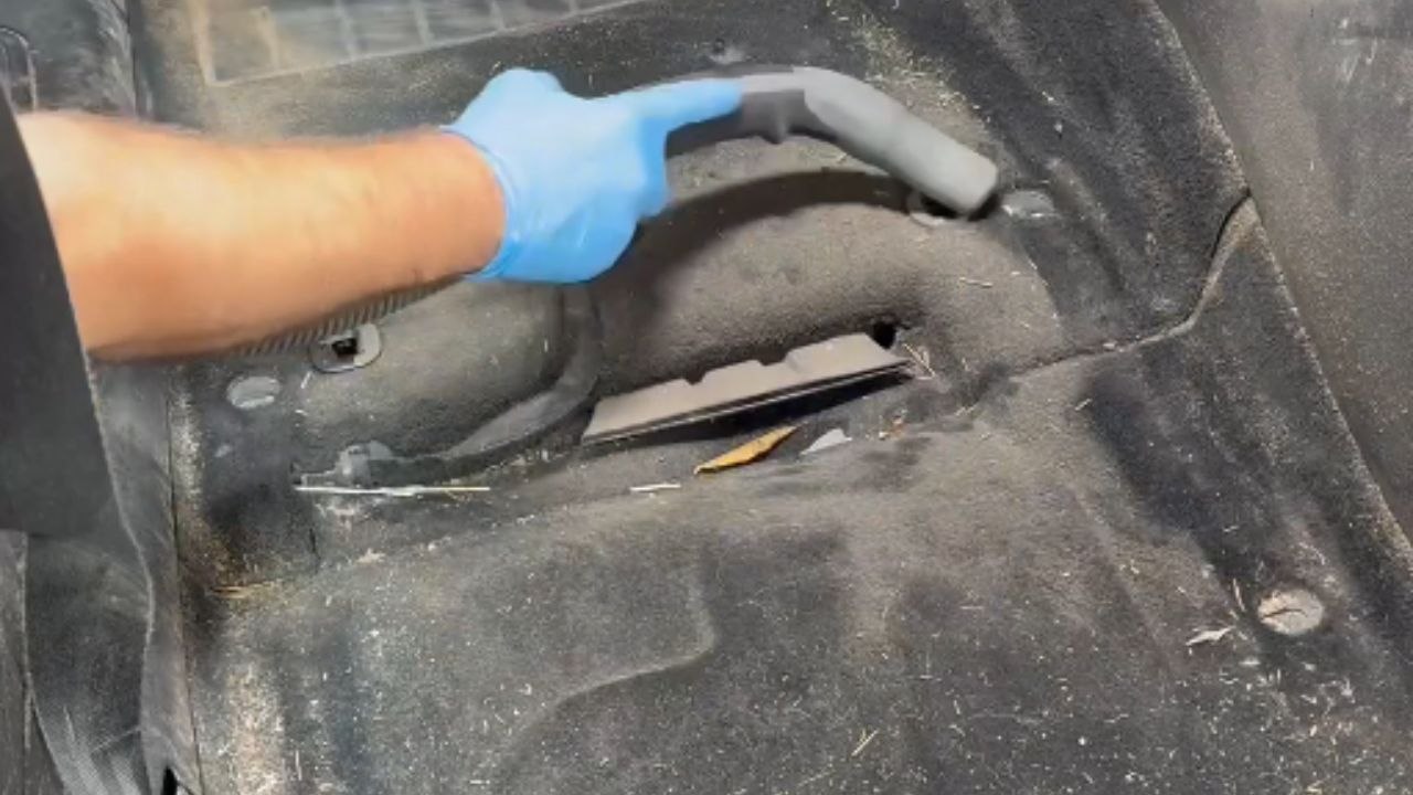 Car cleaner restores a farmer's neglected car to its best look in just six hours