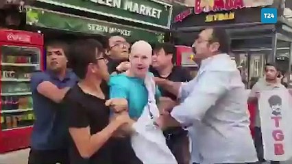TGB üyeleri Amerikan askeri olduğu iddia edilen bir kişinin başına çuval geçirdi