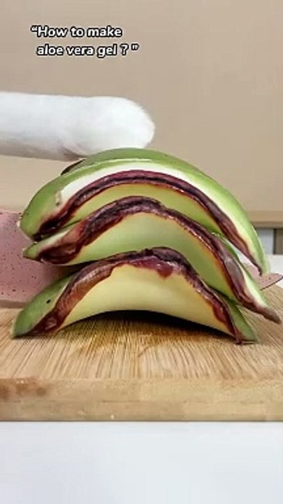 Let’s make some beauty gel for your skin That Little Puff cats of puffknowsbetter