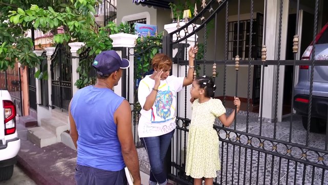 Navila, Luciana y el m@estr0 de Ingles