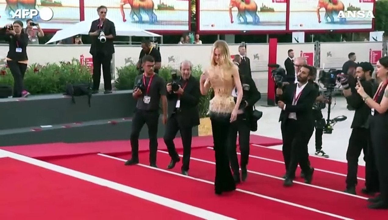 Mostra di Venezia, Nicole Kidman illumina il red carpet