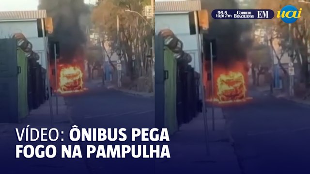 Ônibus pega fogo na região da Pampulha