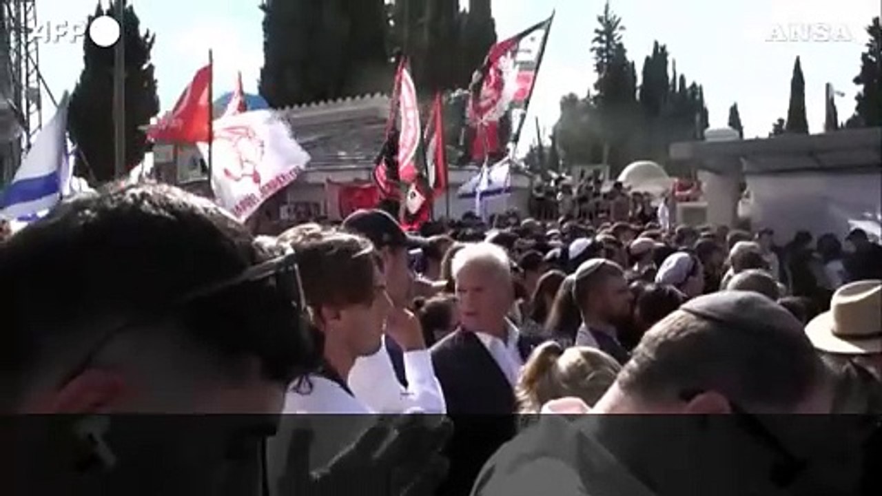 In migliaia a Gerusalemme ai funerali dell'ostaggio Hersh Goldberg-Polin
