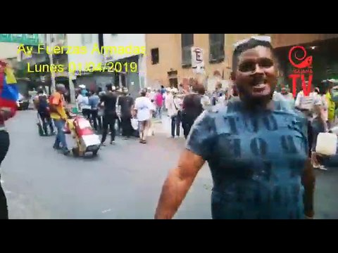 Av. Fuerza Armadas: Intentan quemar camión sustidor de agua cuando atendía a vecinos