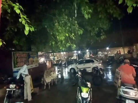 दिन में उमस के बाद शाम को बरसे मेघ