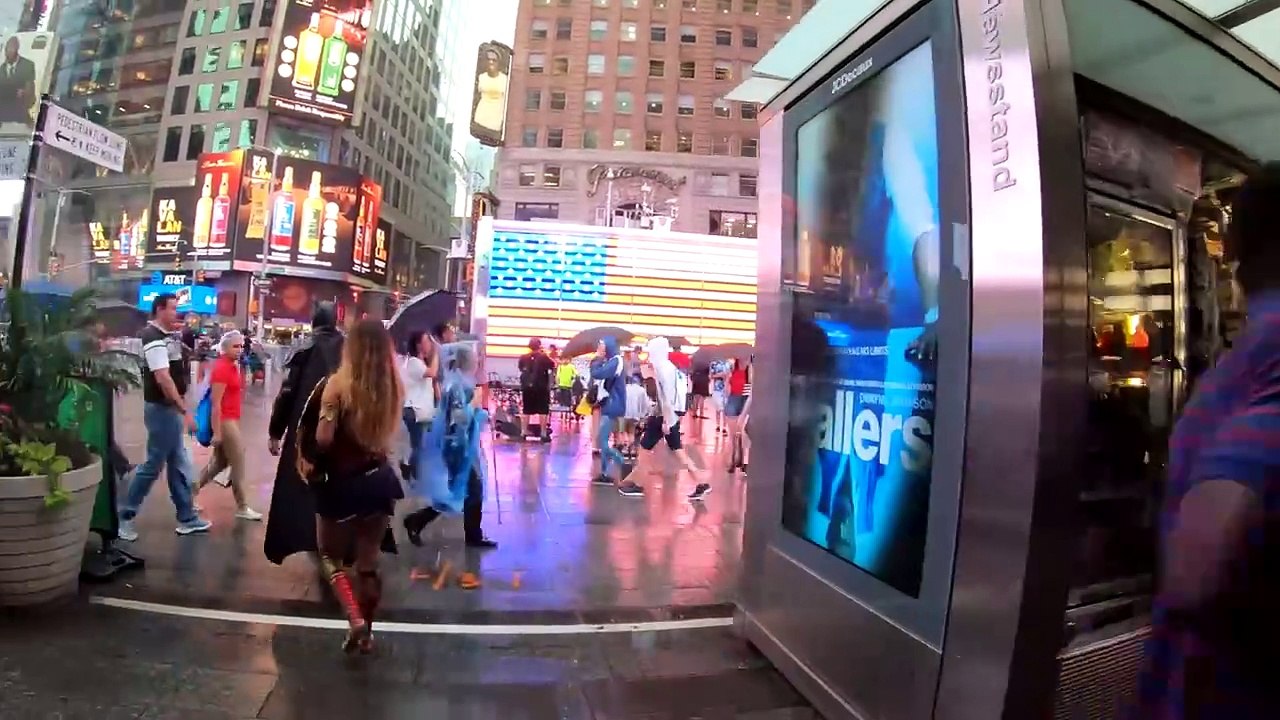 Short Rainy Walk in New York City Through Times Square and the Diamond District - Attractions