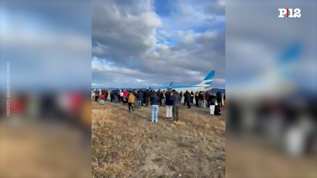 Marcelo Polino y Carmen Barbieri grabaron el operativo anti-bomba en un vuelo desde Ushuaia de Aerolíneas Argentinas