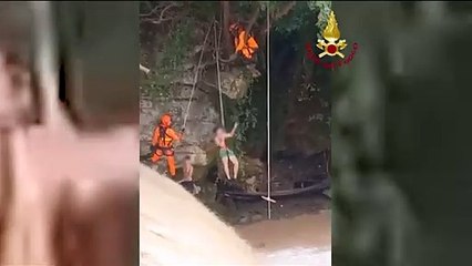 Vicenza, due ragazzini sorpresi dalla piena del torrente Agno: a salvarli l'elicottero dei vigili del fuoco