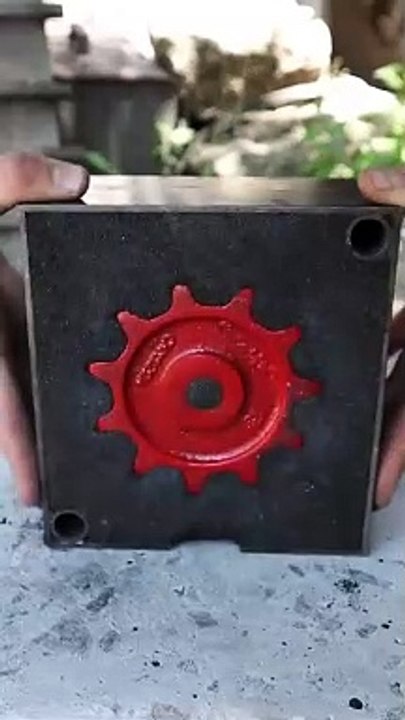 Casting Huge Cannon Casing into Gear