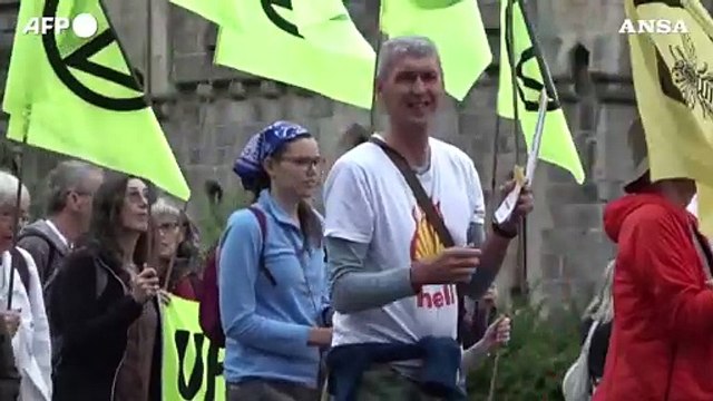 Clima: Gran Bretagna, manifestazione degli attivisti di Extinction Rebellion a Windsor