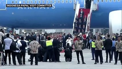 Pope arrives in Indonesia, first stop of Asia-Pacific tour